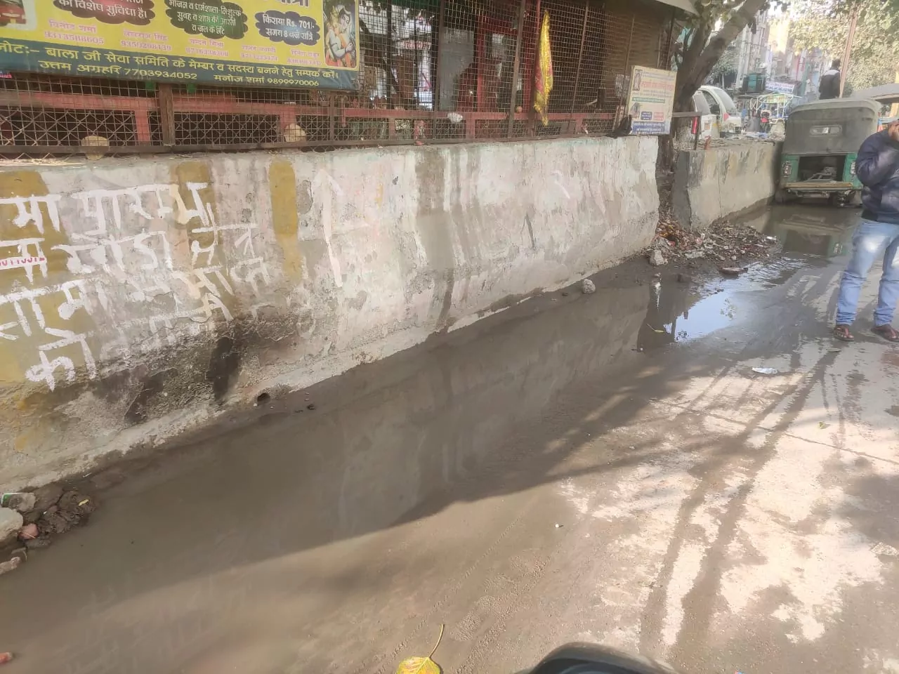 Sewage water flowing on Road - Khora colony news