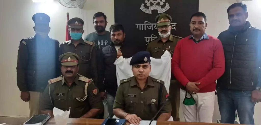 Ghaziabad - 1 arrested for selling illegal weapons on demand