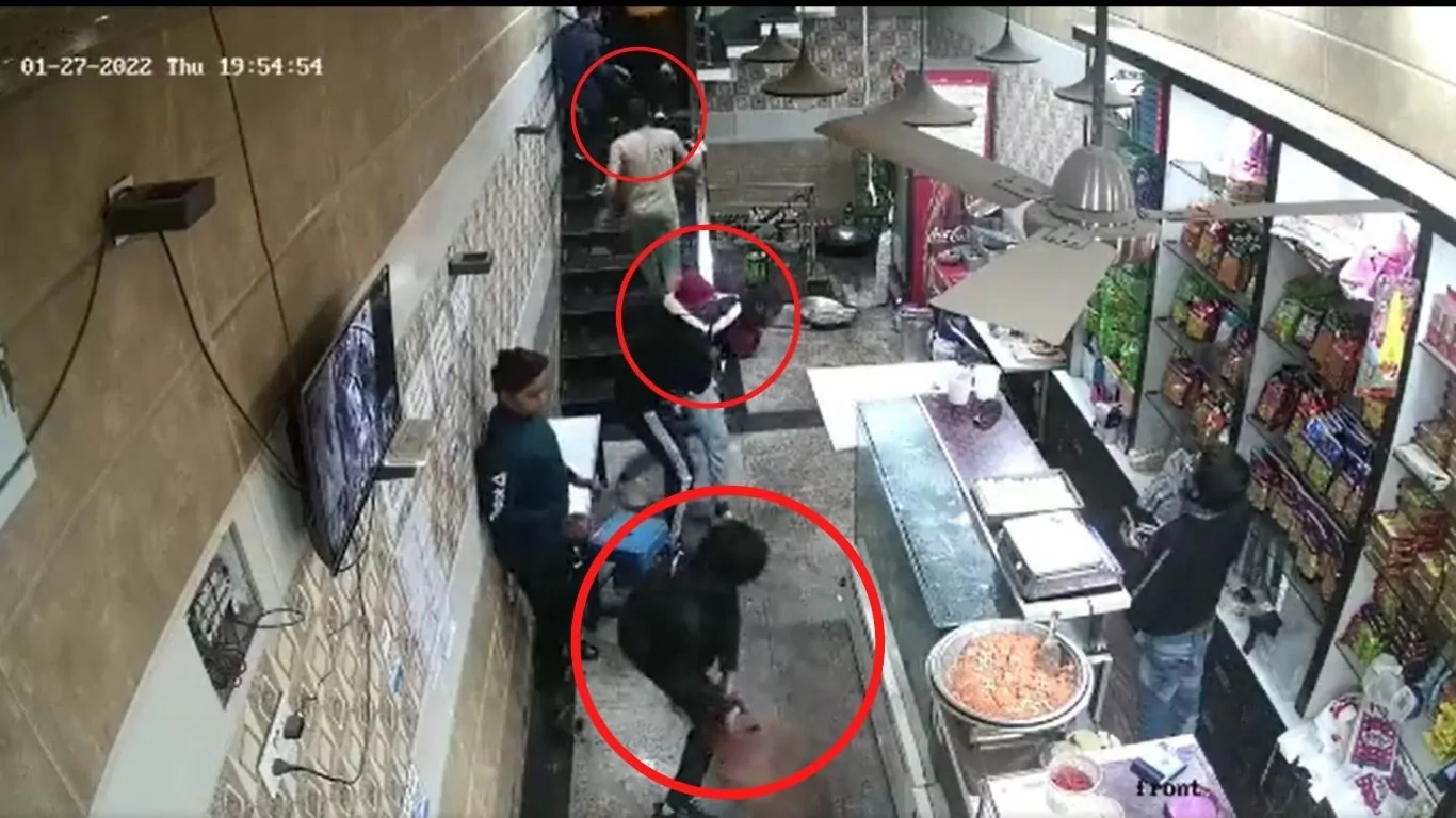 Fight in Restaurant at Greater Noida, Video goes Viral